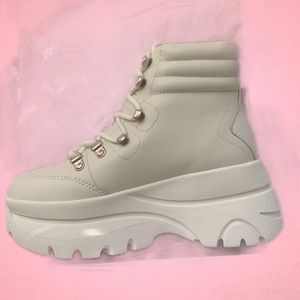Steve Madden Husky White Leather Boots / Dino stompers.